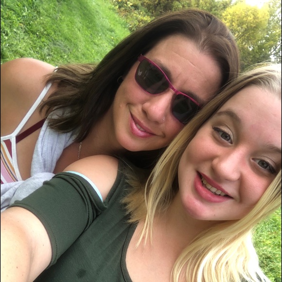 Meet your Posher, Amy - Picture 3 of 8